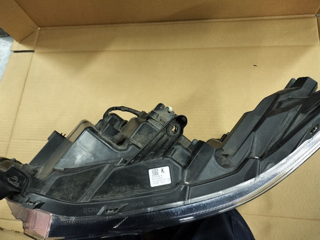 値下げ！ヴォクシー 80系後期 左ヘッドライト 85 ヘッドランプ VOXY