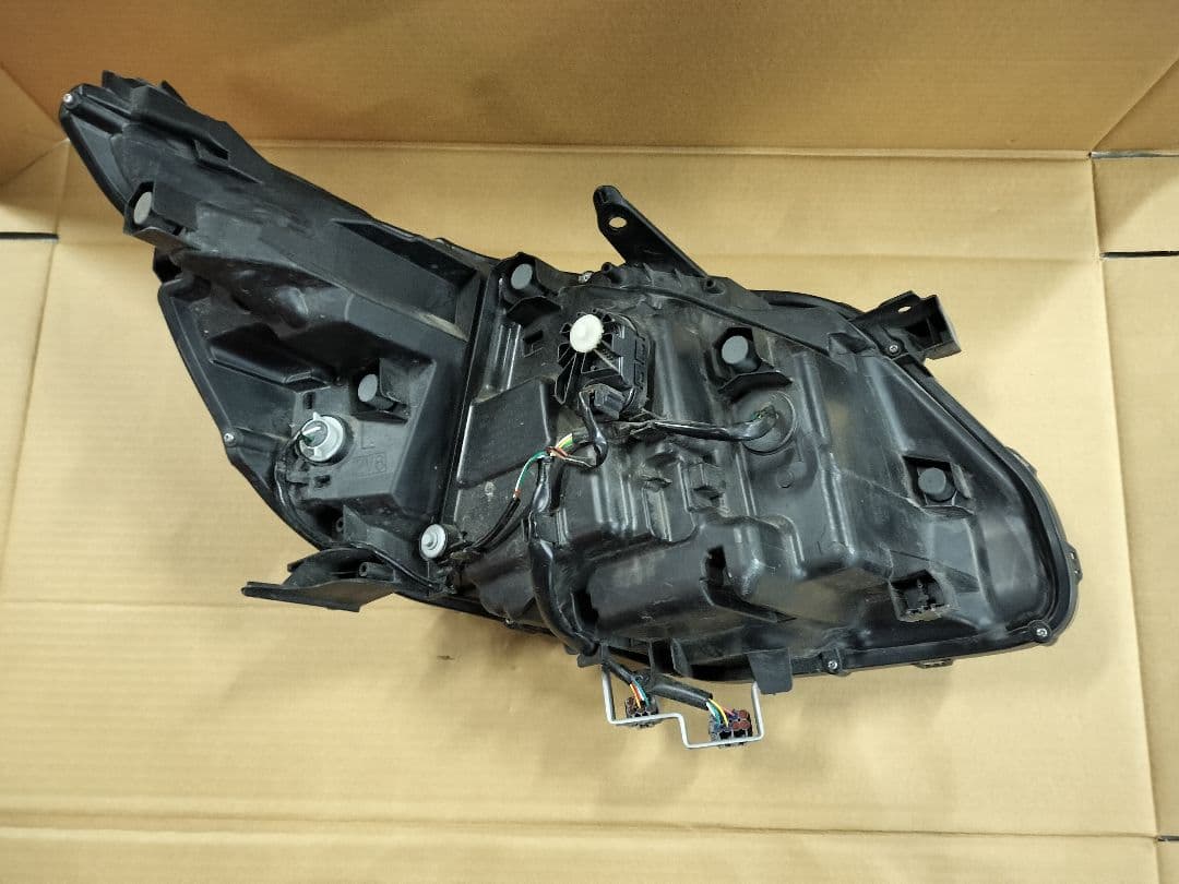 値下げ！ヴォクシー 80系後期 左ヘッドライト 85 ヘッドランプ VOXY