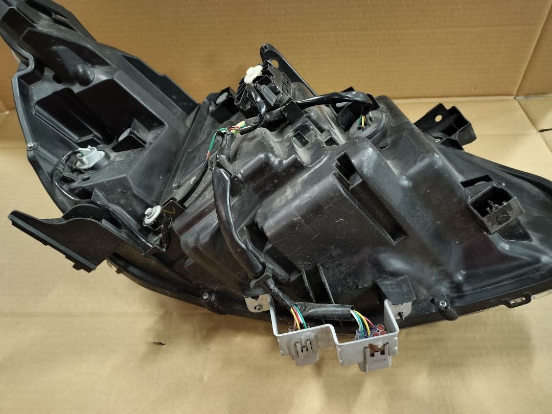 値下げ！ヴォクシー 80系後期 左ヘッドライト 85 ヘッドランプ VOXY