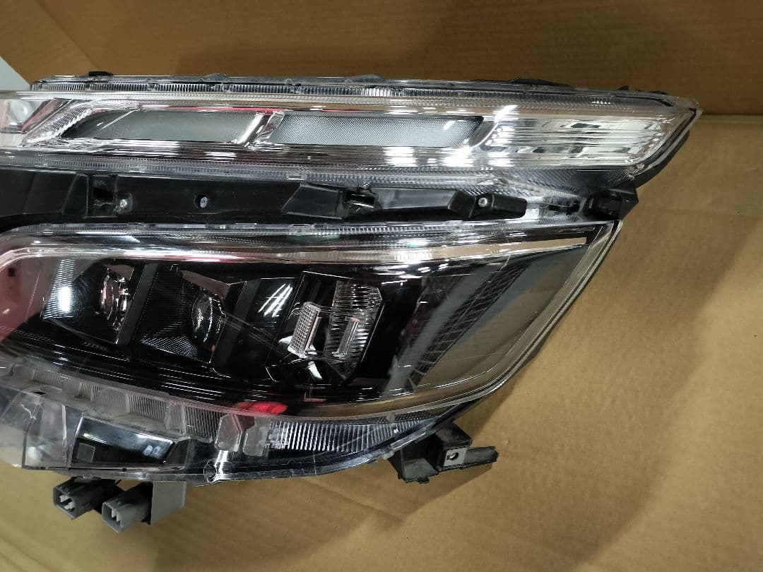 値下げ！ヴォクシー 80系後期 左ヘッドライト 85 ヘッドランプ VOXY