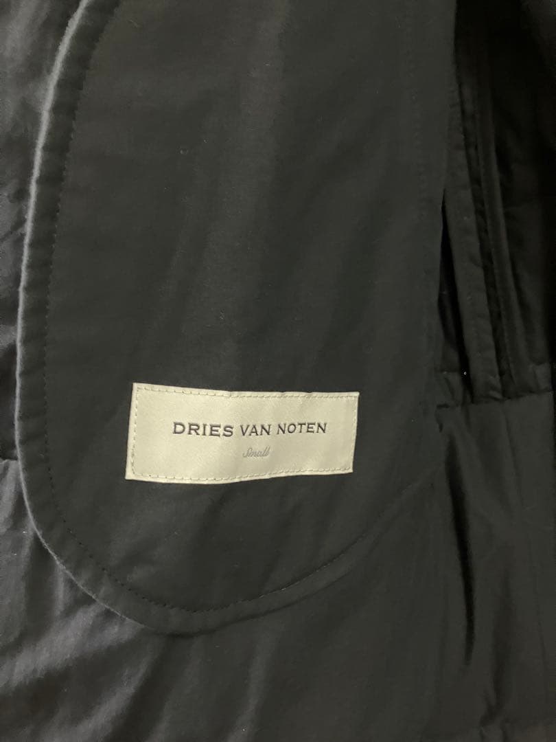 ドリスヴァンノッテン★黒のベルト付きダウンベスト　ジレ　アウター