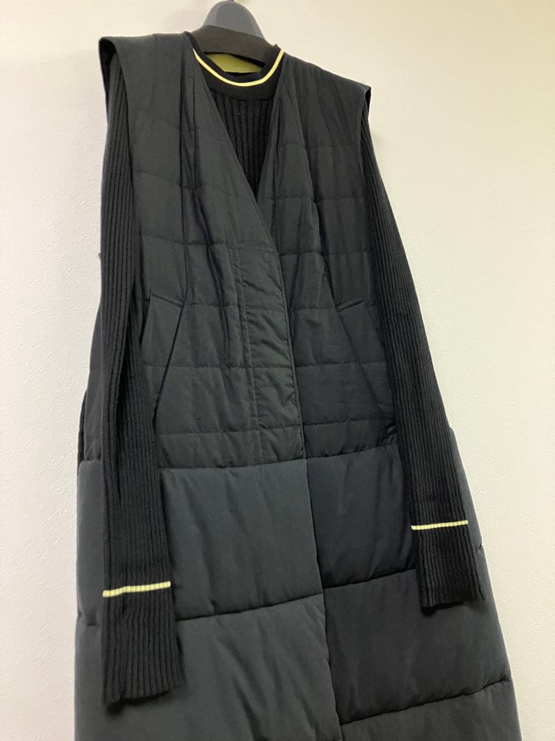 ドリスヴァンノッテン★黒のベルト付きダウンベスト　ジレ　アウター