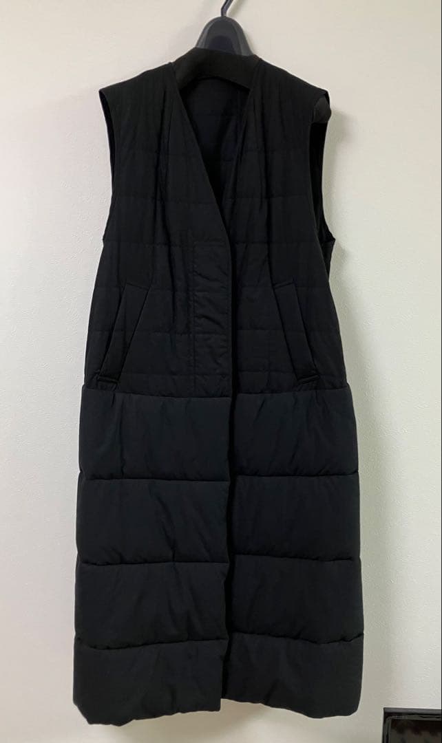ドリスヴァンノッテン★黒のベルト付きダウンベスト　ジレ　アウター