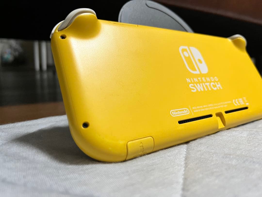 任天堂Switch Lite イエロー　2020年製 ⭐️即購入歓迎⭐️　値下げ不可