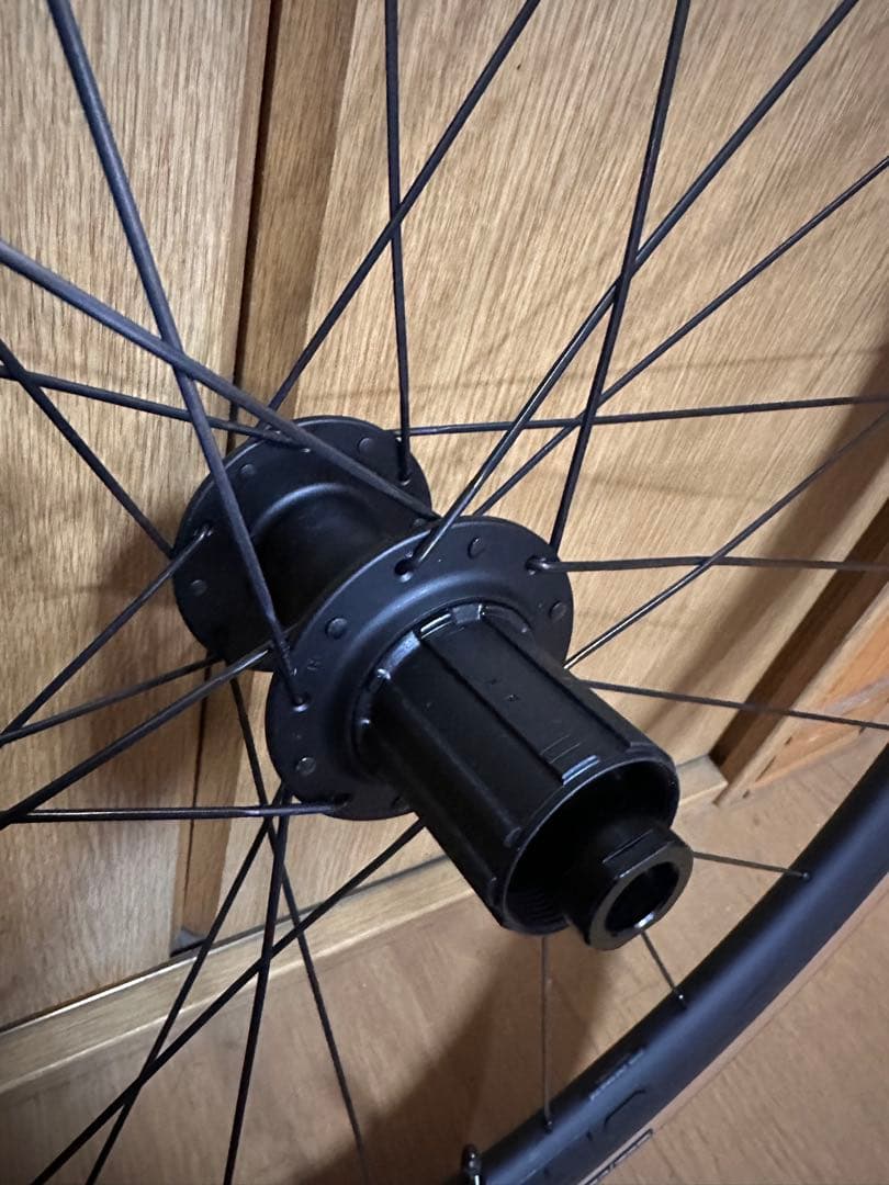 BONTRAGER AEOLUS ELITE35 カーボンホイール　タイヤ付き