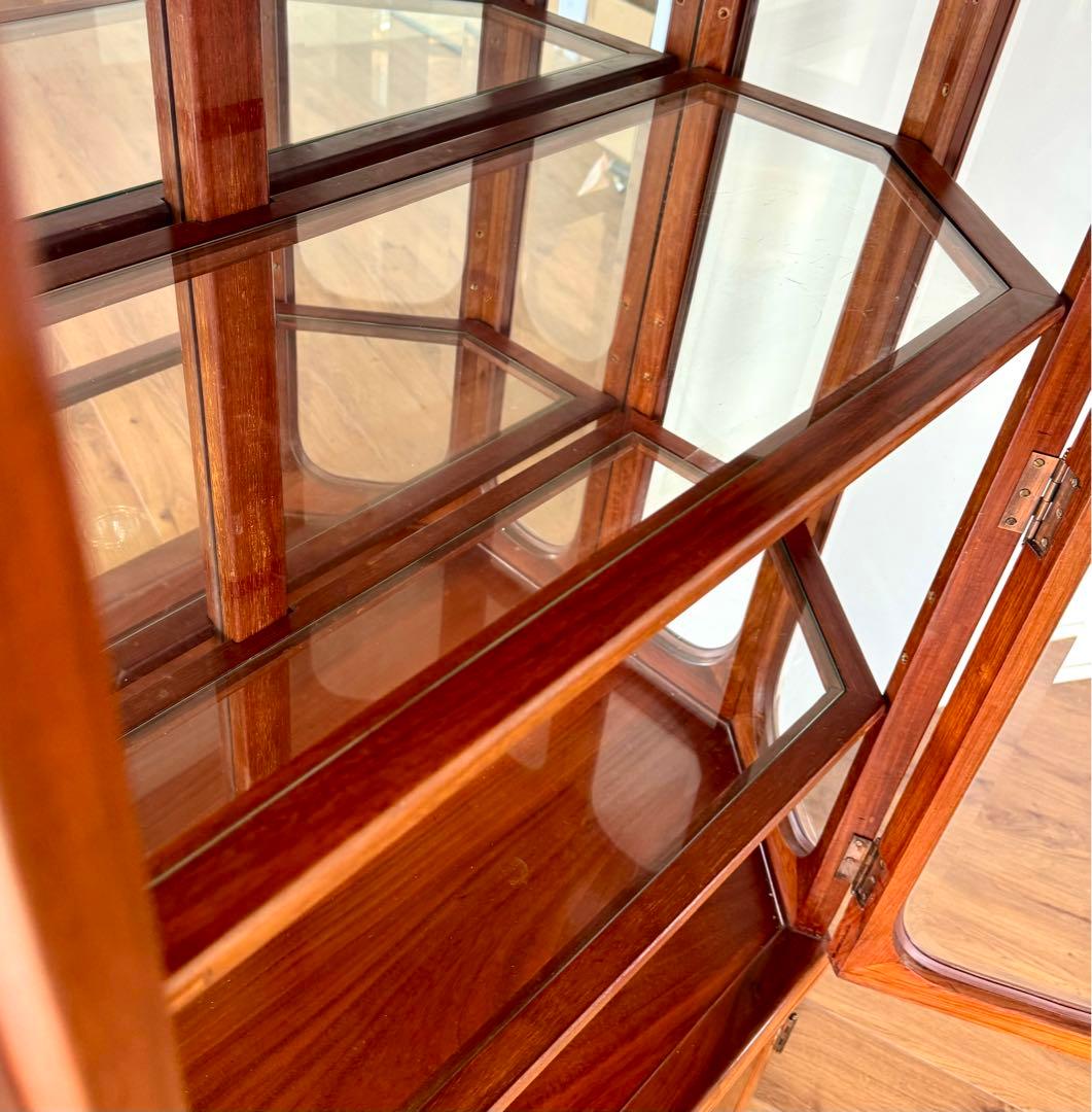 ナナコです！花梨無垢 螺鈿細工 三面ガラス キャビネット