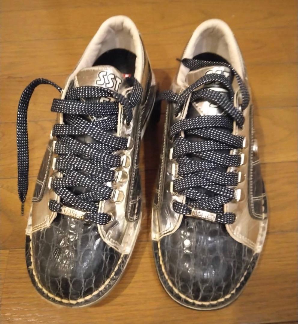 ボウリングシューズ