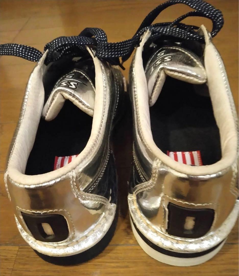 ボウリングシューズ