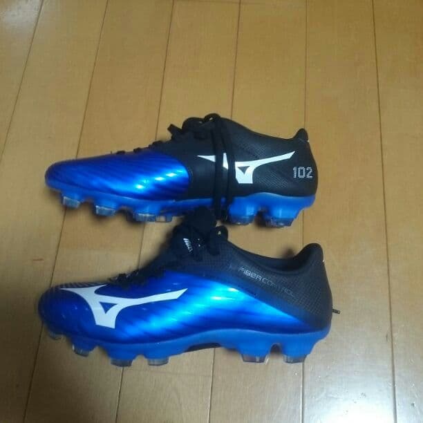 岡崎モデルのミズノバサラ102ＭD(ブルー×ブラック)