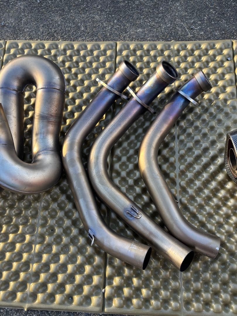 テルミニョーニ マフラー　xsr900、mt09