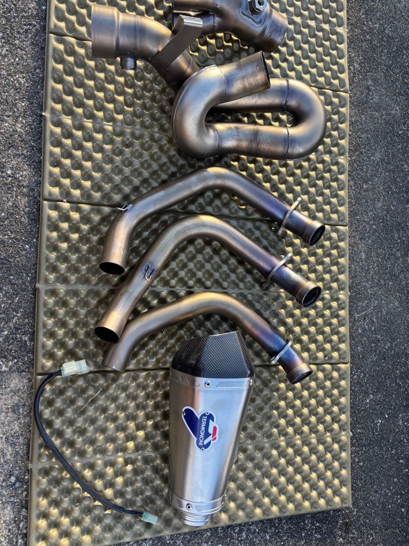 テルミニョーニ マフラー　xsr900、mt09