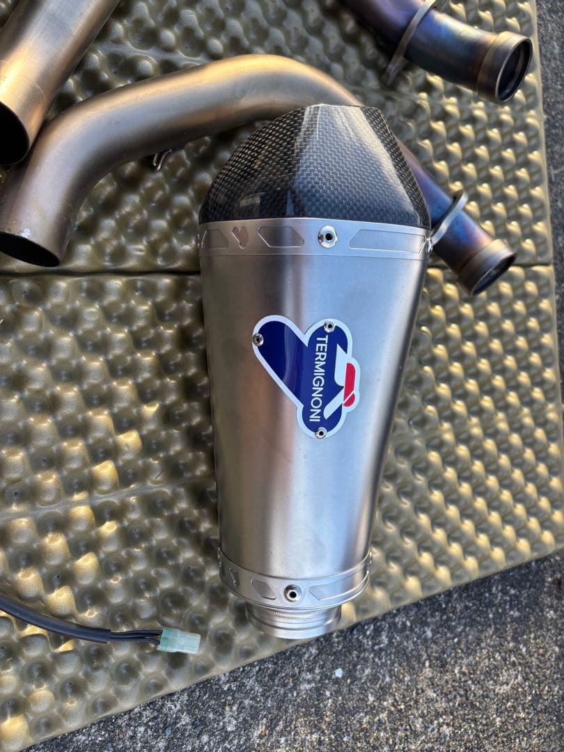 テルミニョーニ マフラー　xsr900、mt09