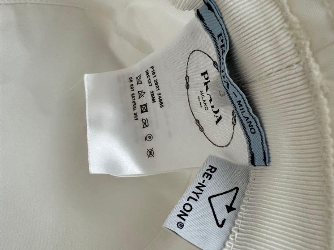 PRADA バケハ WHITE Sサイズ