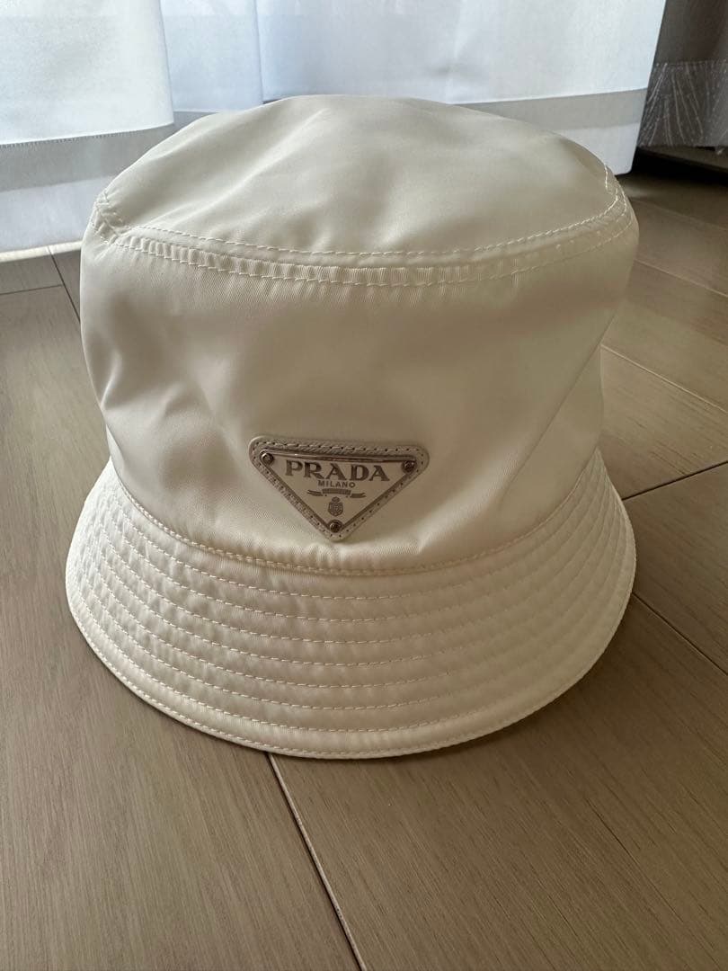 PRADA バケハ WHITE Sサイズ