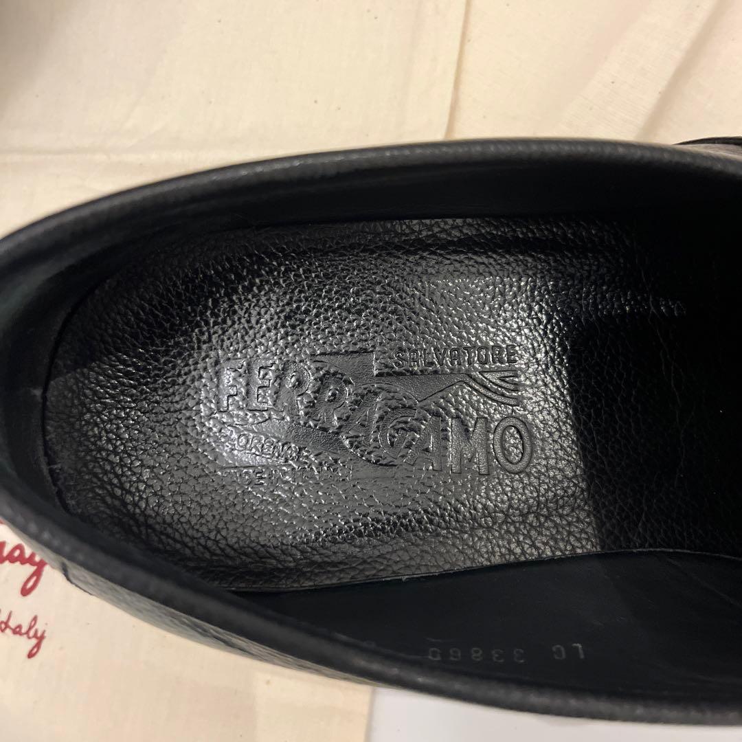 SF-10.【USED 極美品】フェラガモ・メンズ 黒色ビジネス靴8.5EEE