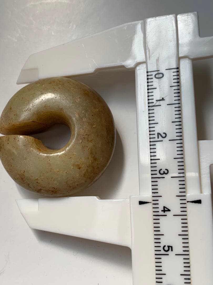 紅山文化　中国勾玉　紀元前3000年　出土　和田玉　翡翠勾玉　石器　土器　根付