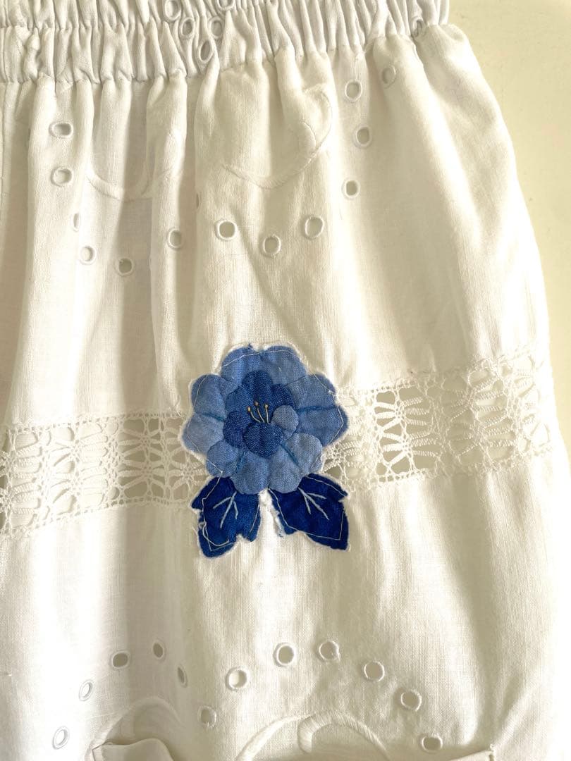 ヴンテージクロスリメイクパンツ　バテンレース 総裏地付き　　青い花刺繍