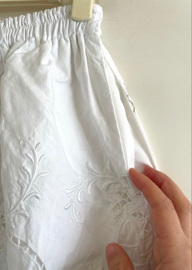 ヴンテージクロスリメイクパンツ　バテンレース 総裏地付き　　青い花刺繍