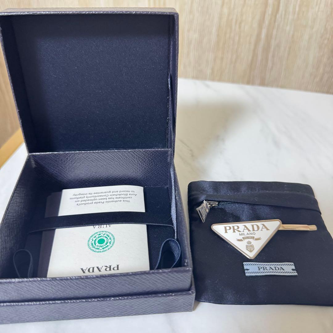 国内正規品 ＊ PRADA トライアングル ヘアピン メタルヘアクリップ