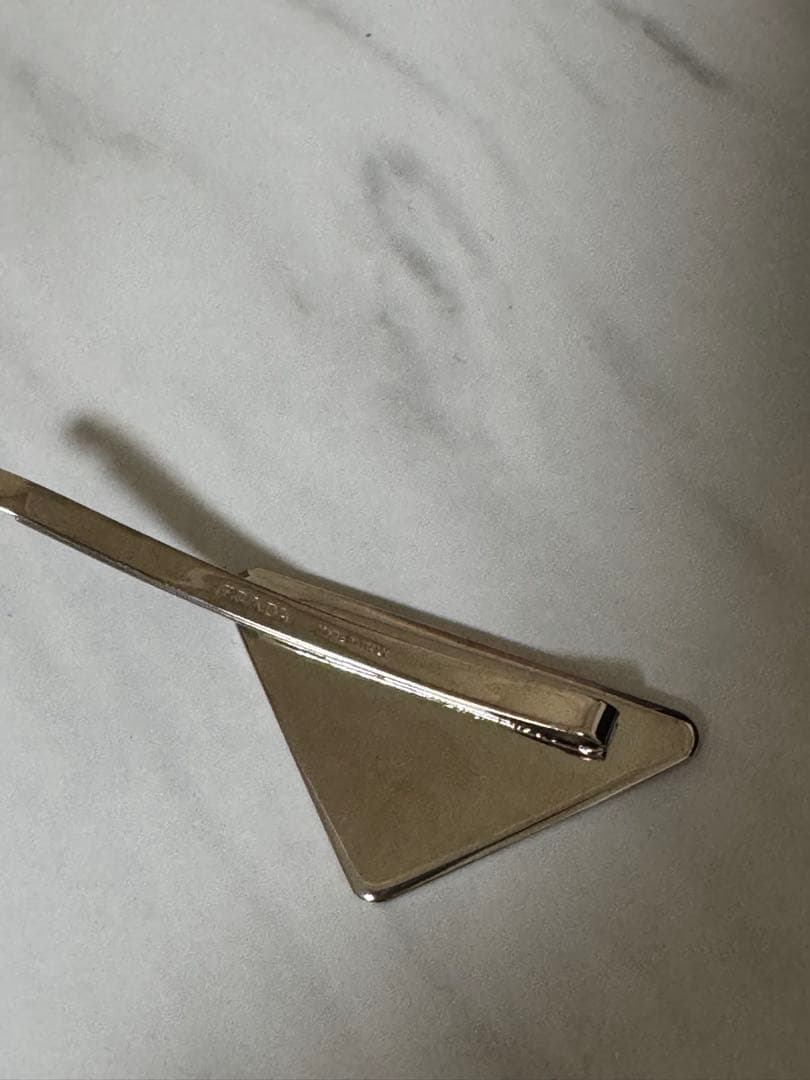 国内正規品 ＊ PRADA トライアングル ヘアピン メタルヘアクリップ