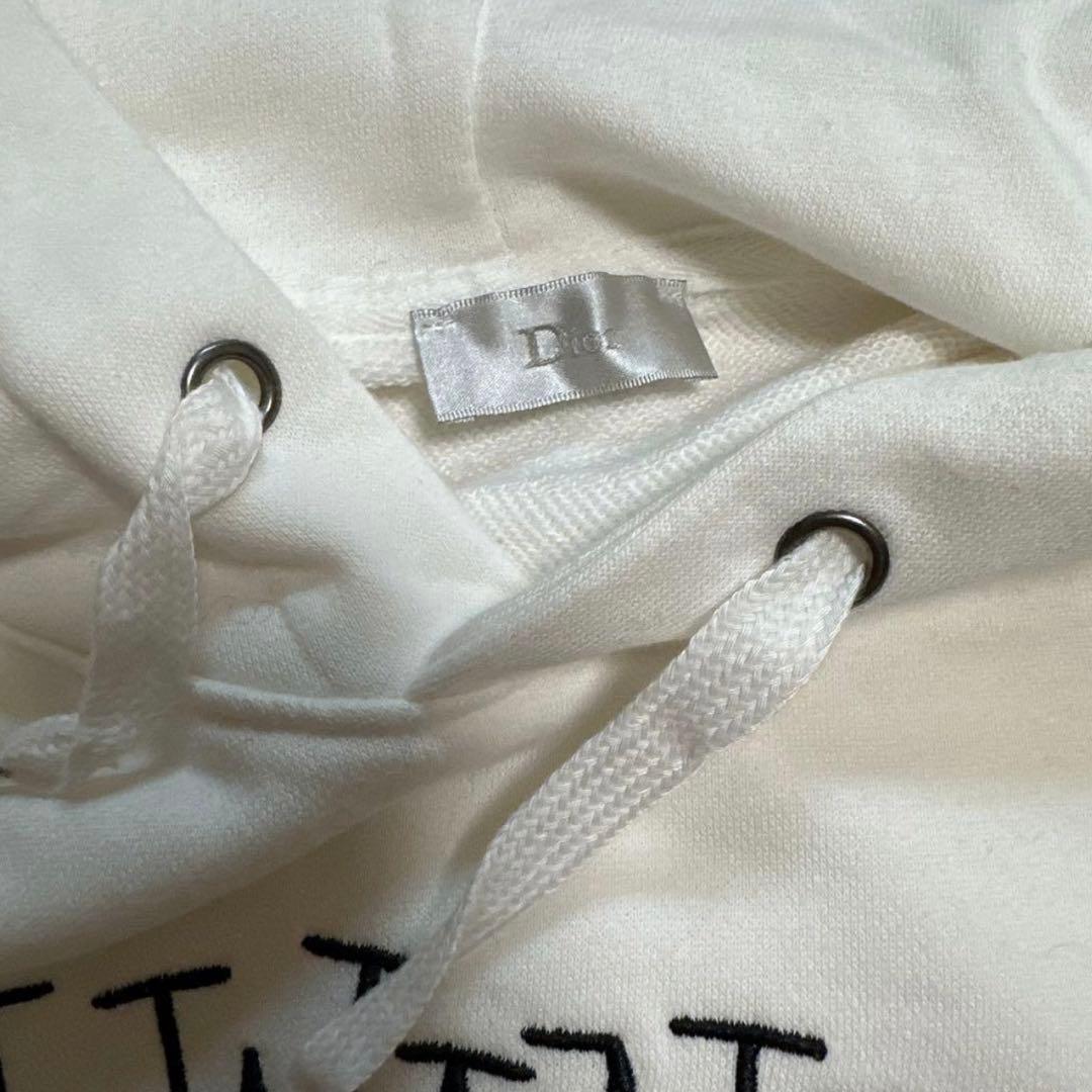 ホワイトパーカー　ロゴ入り　フーディー　フード付き