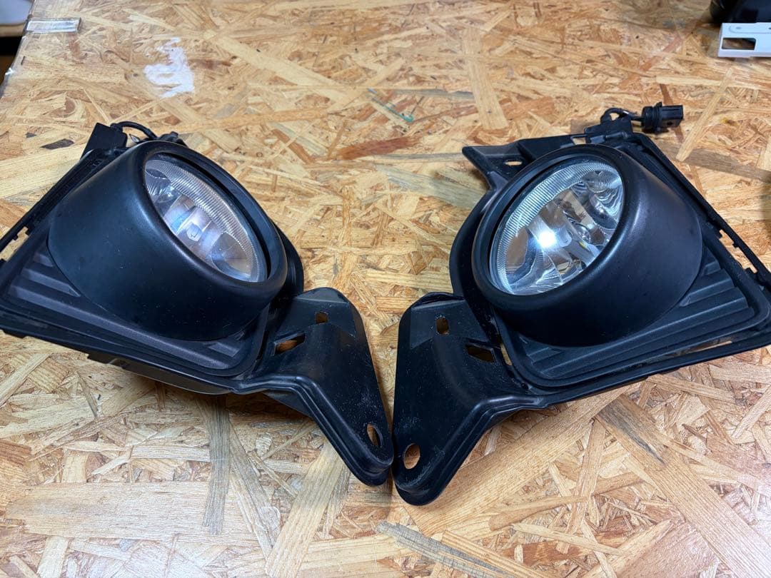 中古ハイエース6型フォグランプユニット＆VELENO LEDイエローバルブ付き！