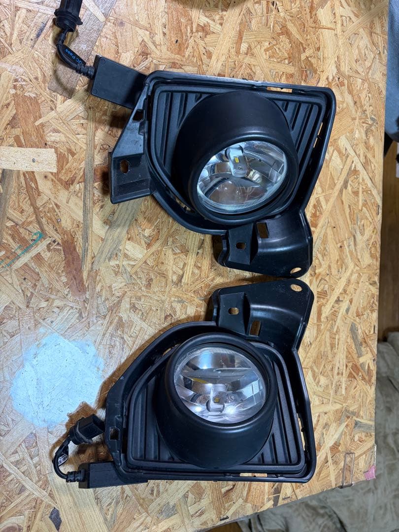 中古ハイエース6型フォグランプユニット＆VELENO LEDイエローバルブ付き！