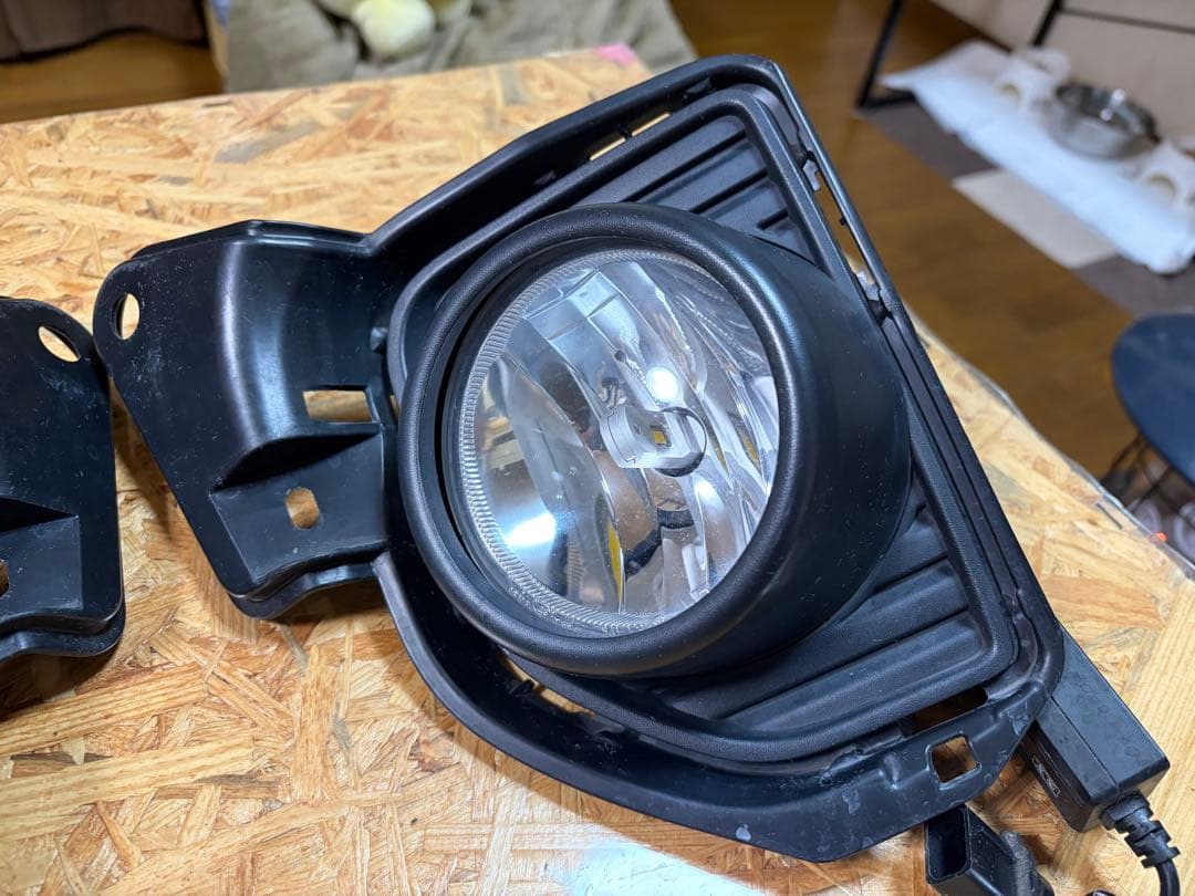 中古ハイエース6型フォグランプユニット＆VELENO LEDイエローバルブ付き！