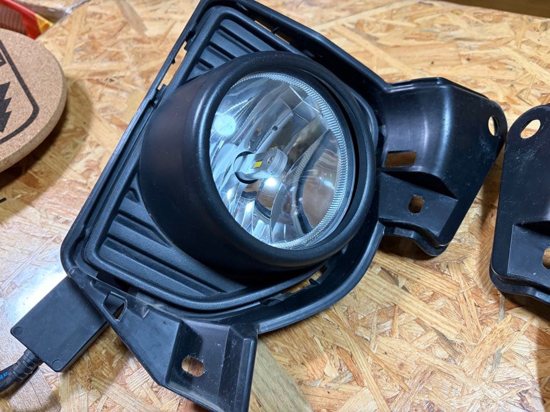 中古ハイエース6型フォグランプユニット＆VELENO LEDイエローバルブ付き！