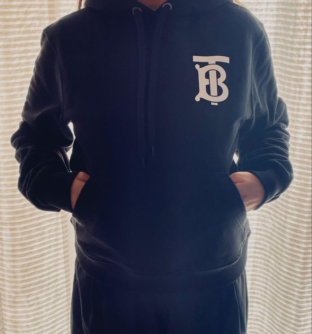 バーバリー TBロゴ ブラックパーカー XS