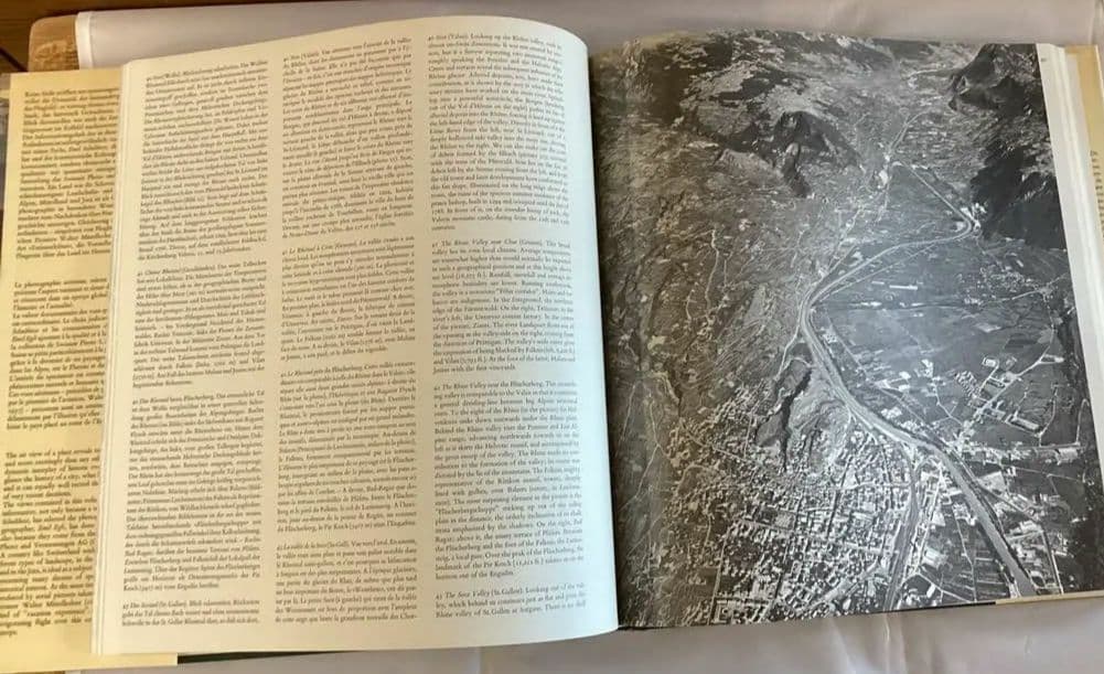 上空から見たスイスの景色写真集 本 自然 風景 建物