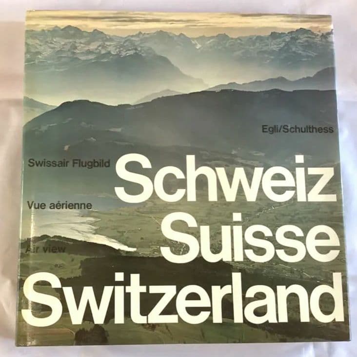 上空から見たスイスの景色写真集 本 自然 風景 建物