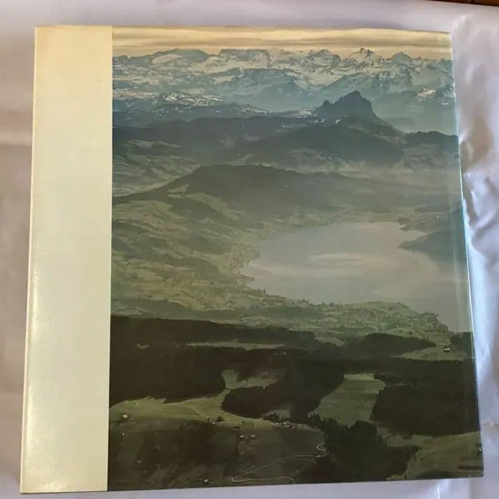上空から見たスイスの景色写真集 本 自然 風景 建物