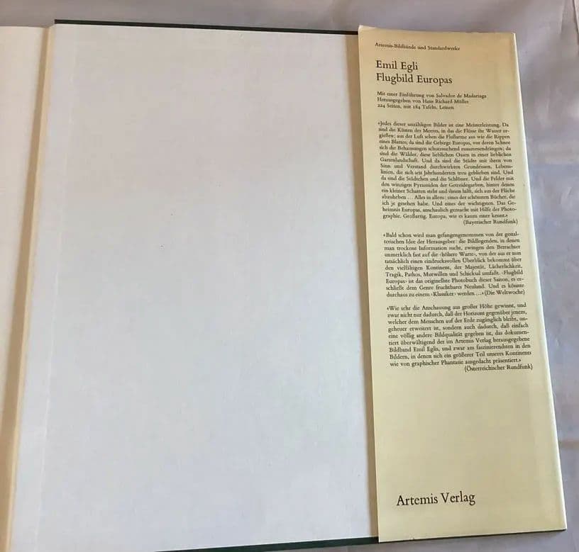 上空から見たスイスの景色写真集 本 自然 風景 建物