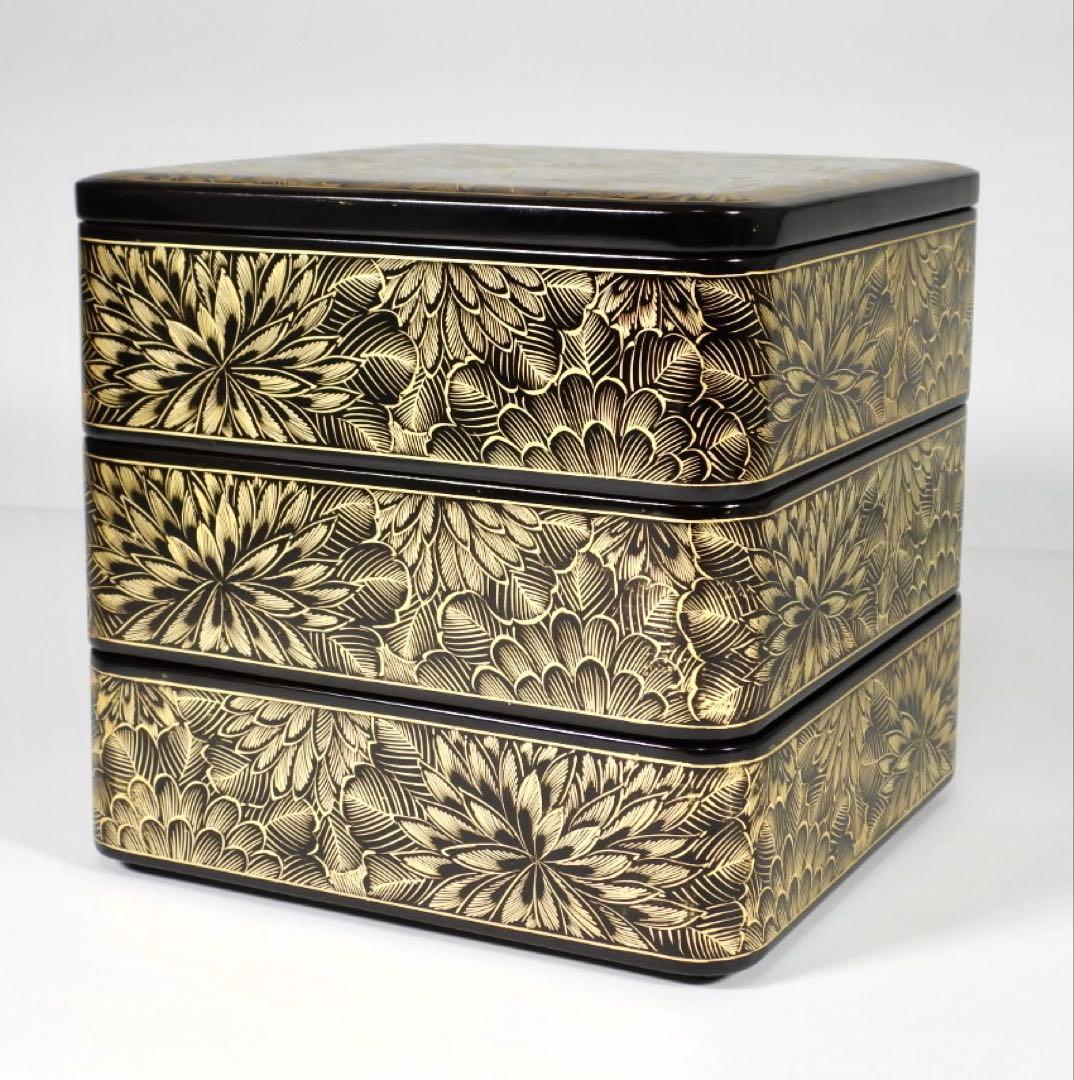 輪島塗　3段重箱　布着本堅地　 菊彫り詰め沈金　木製