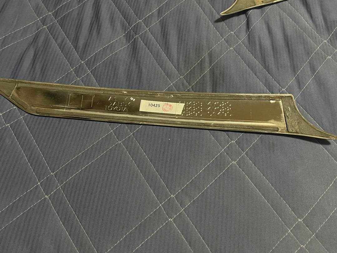 プリウスα 　前期　フロント　メッキガーニッシュ　純正OP