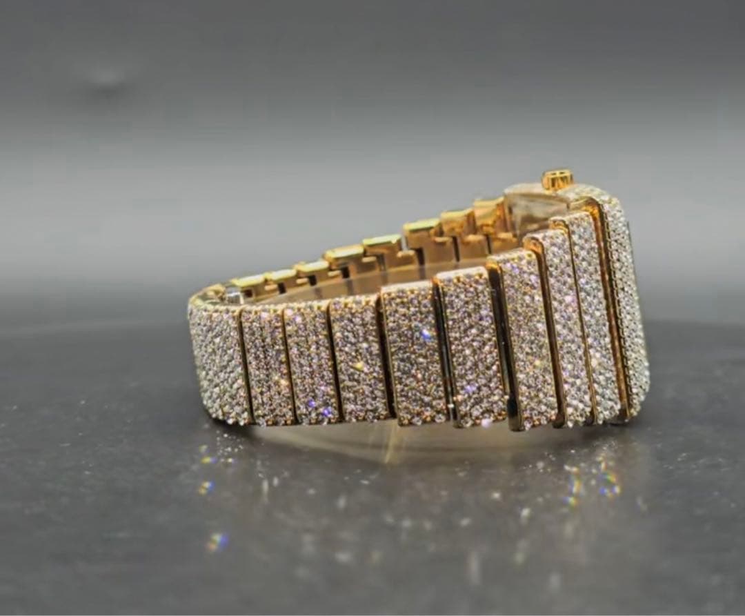 Z世代で話題！重厚デカ盛りブリンブリンウォッチ 大迫力AAAAA+ストーン