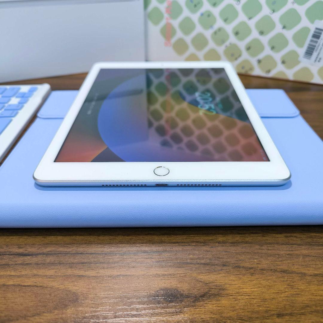 iPad 第5世代 Simフリー 128GB ケースとキーボードセット