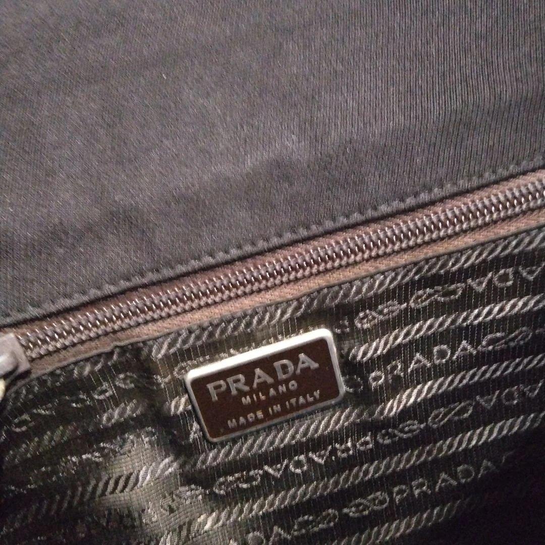PRADA 焦げ茶色のプラスチック製 ショルダーバッグ