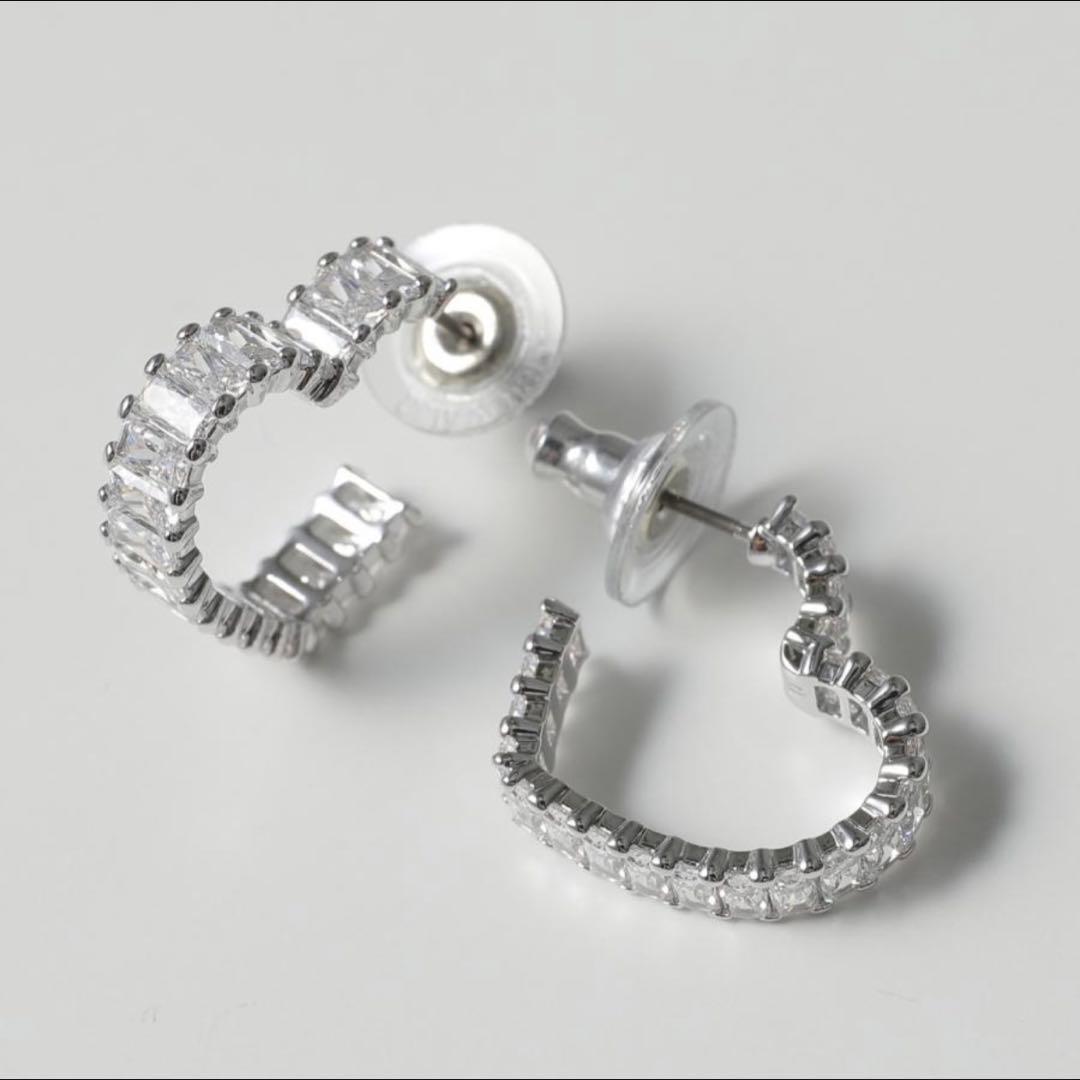 【バビ】SWAROVSKIピアス 箱無し
