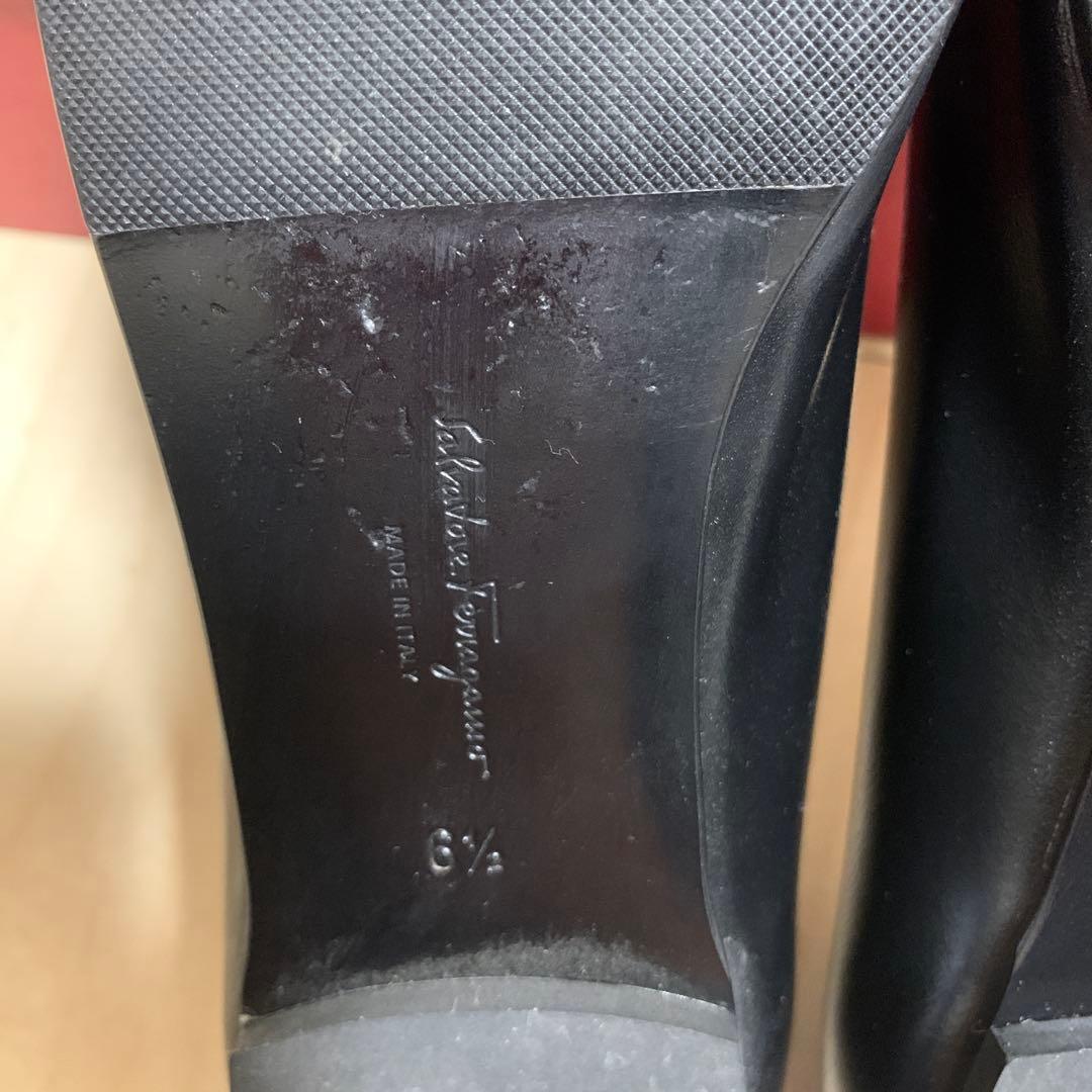 フェラガモ　黒パンプスヴァラ