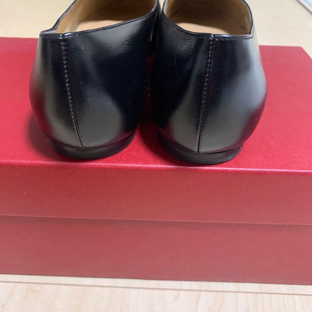 フェラガモ　黒パンプスヴァラ