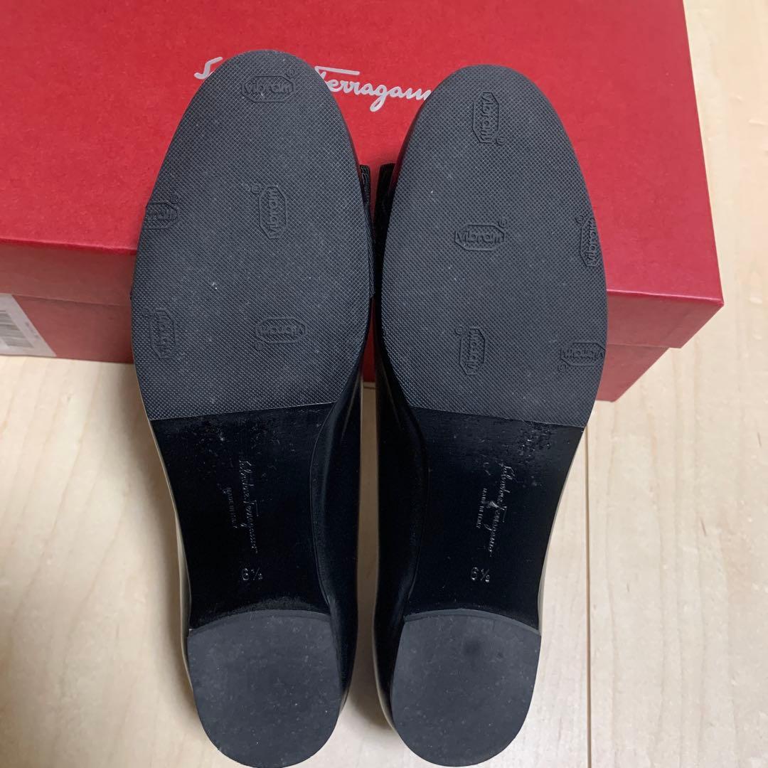 フェラガモ　黒パンプスヴァラ