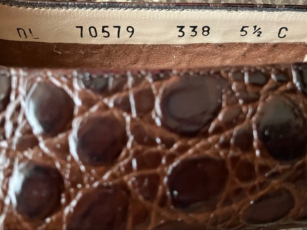 【暑いのでさらにお値下げ、未使用】フェラガモ ヴァラ 23.0cm ブラウン