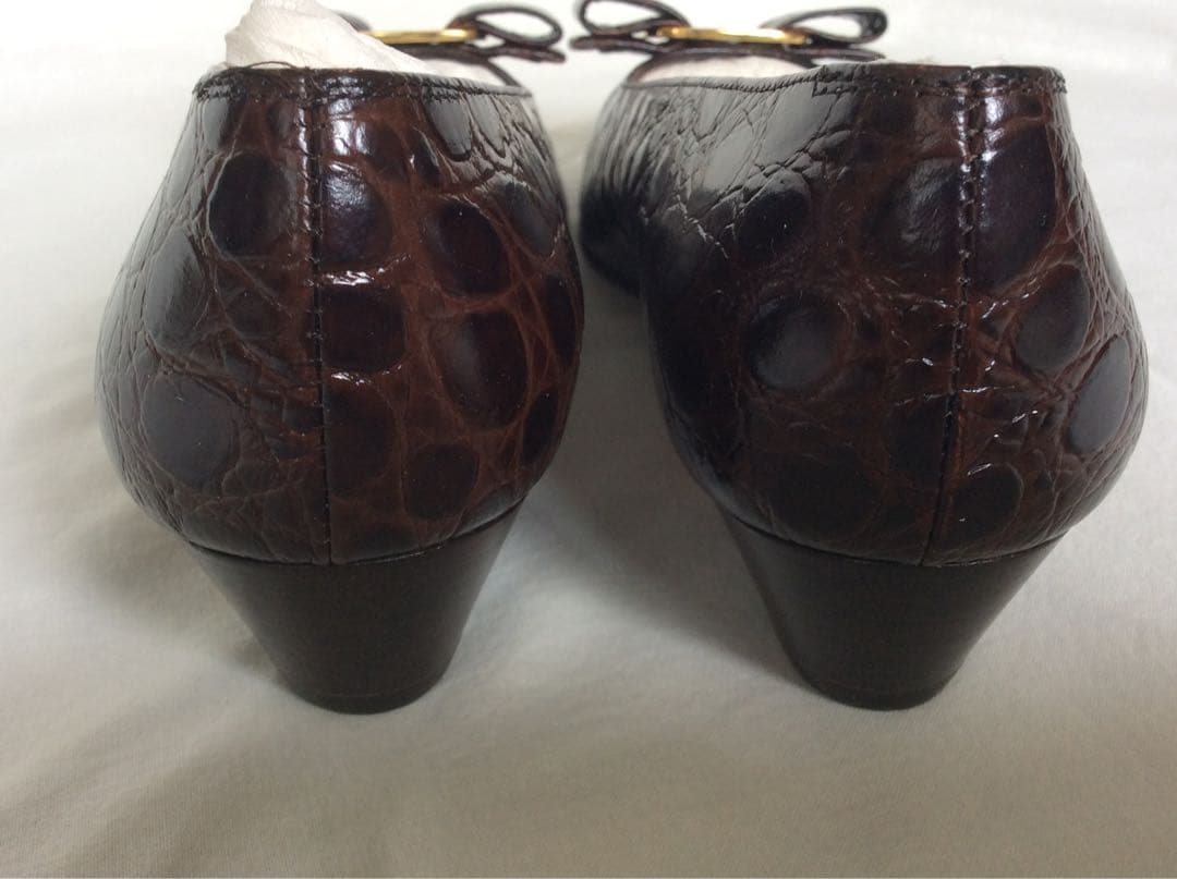 【暑いのでさらにお値下げ、未使用】フェラガモ ヴァラ 23.0cm ブラウン