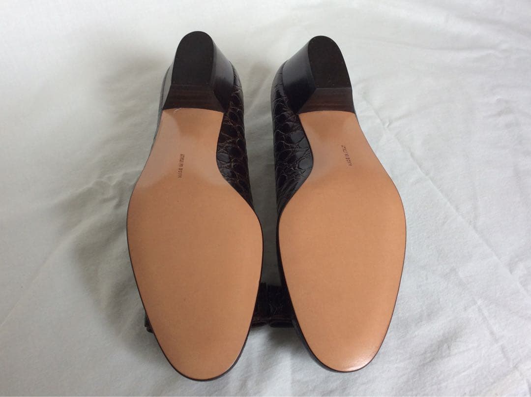 【暑いのでさらにお値下げ、未使用】フェラガモ ヴァラ 23.0cm ブラウン