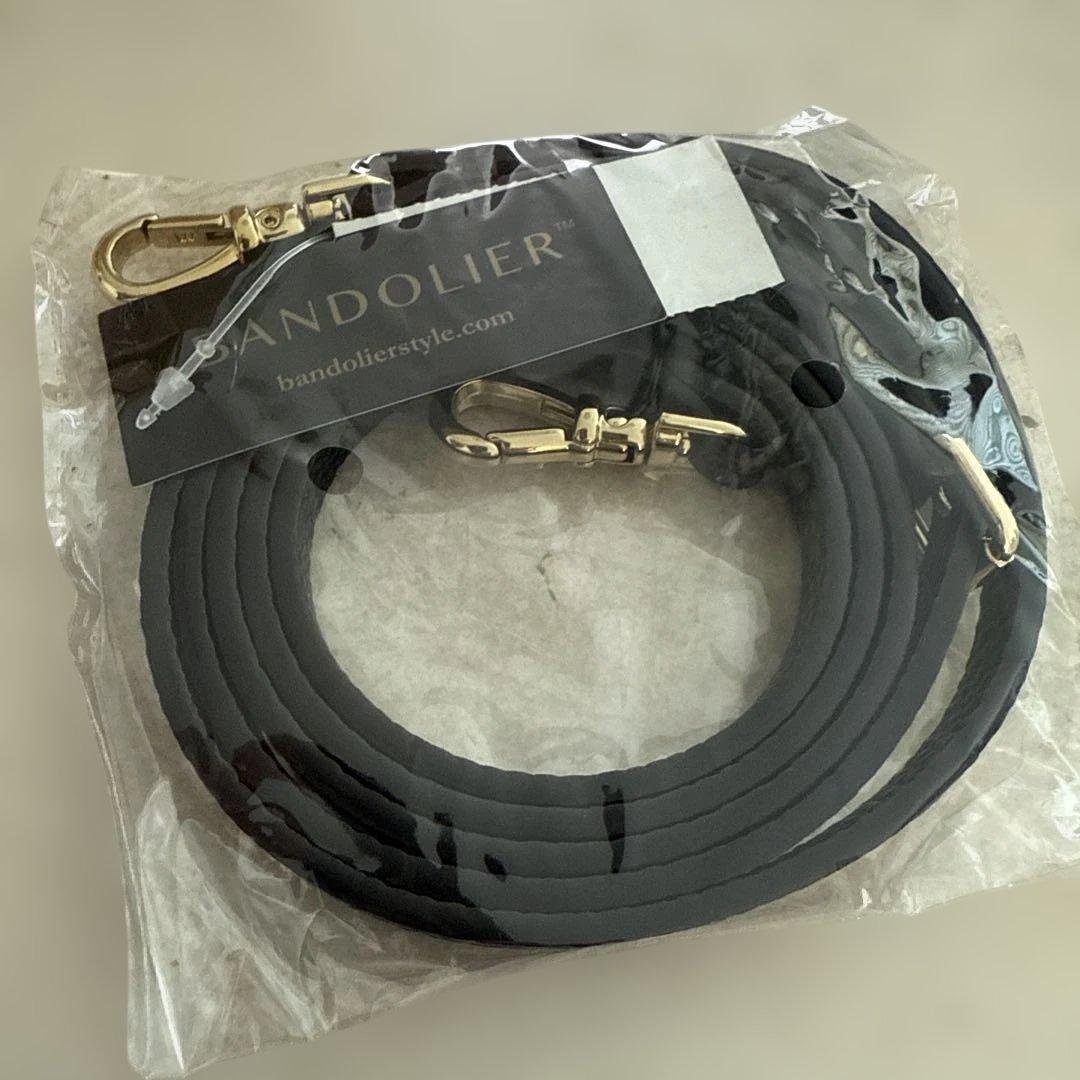 BANDOLIER iPhone 16用　ブラック　ストラップ付