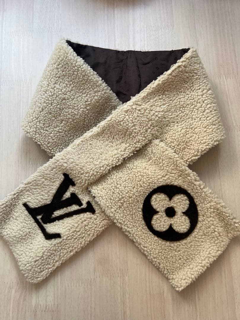 LOUIS VUITTON エシャルプ・シャーリング マフラー ムートン