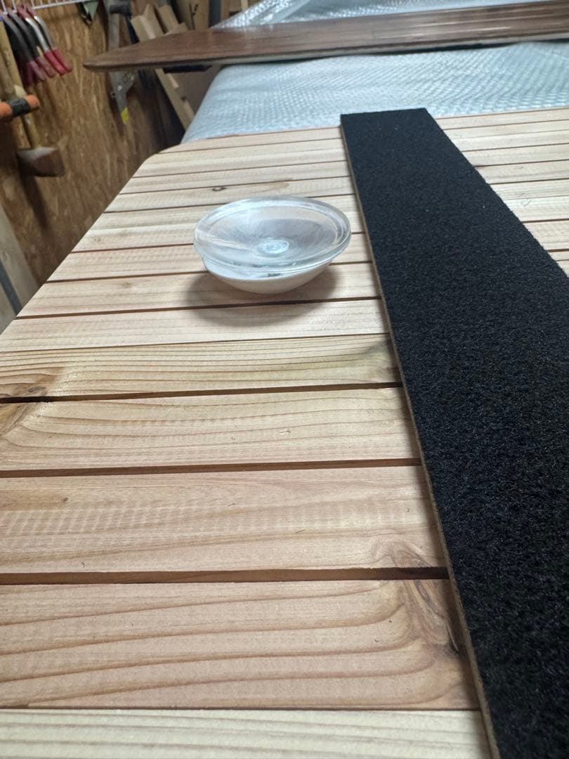 かっちゃん様　オーダー品　ハイエース窓埋めパネル　吸盤仕様