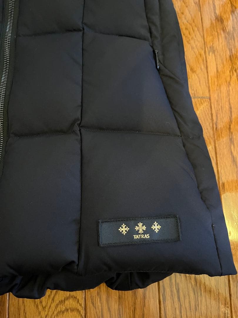 極美品　TATRAS ダウンベスト　ブラック
